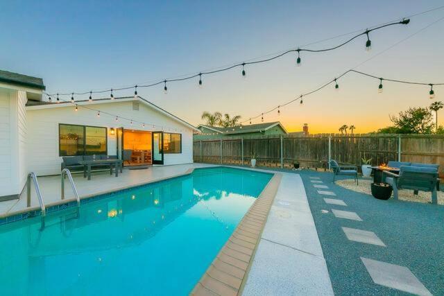 Private Poolside Oasis 15 Min To Everything *