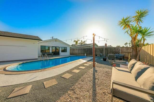 Private Poolside Oasis 15 Min To Everything