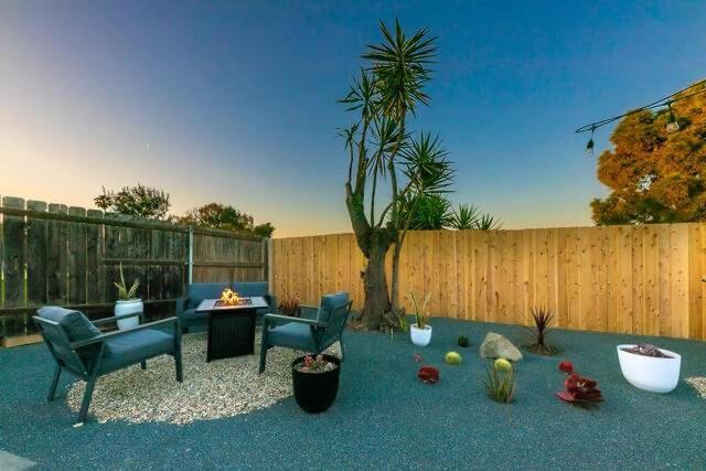 Private Poolside Oasis 15 Min To Everything Holiday home